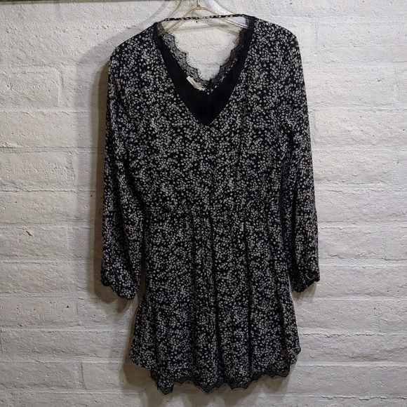 Ditsy Floral Print Black Dress - Picture 3 of 12